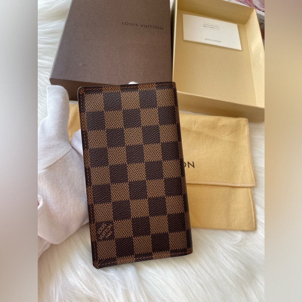 Louis Vuitton Damier wallet